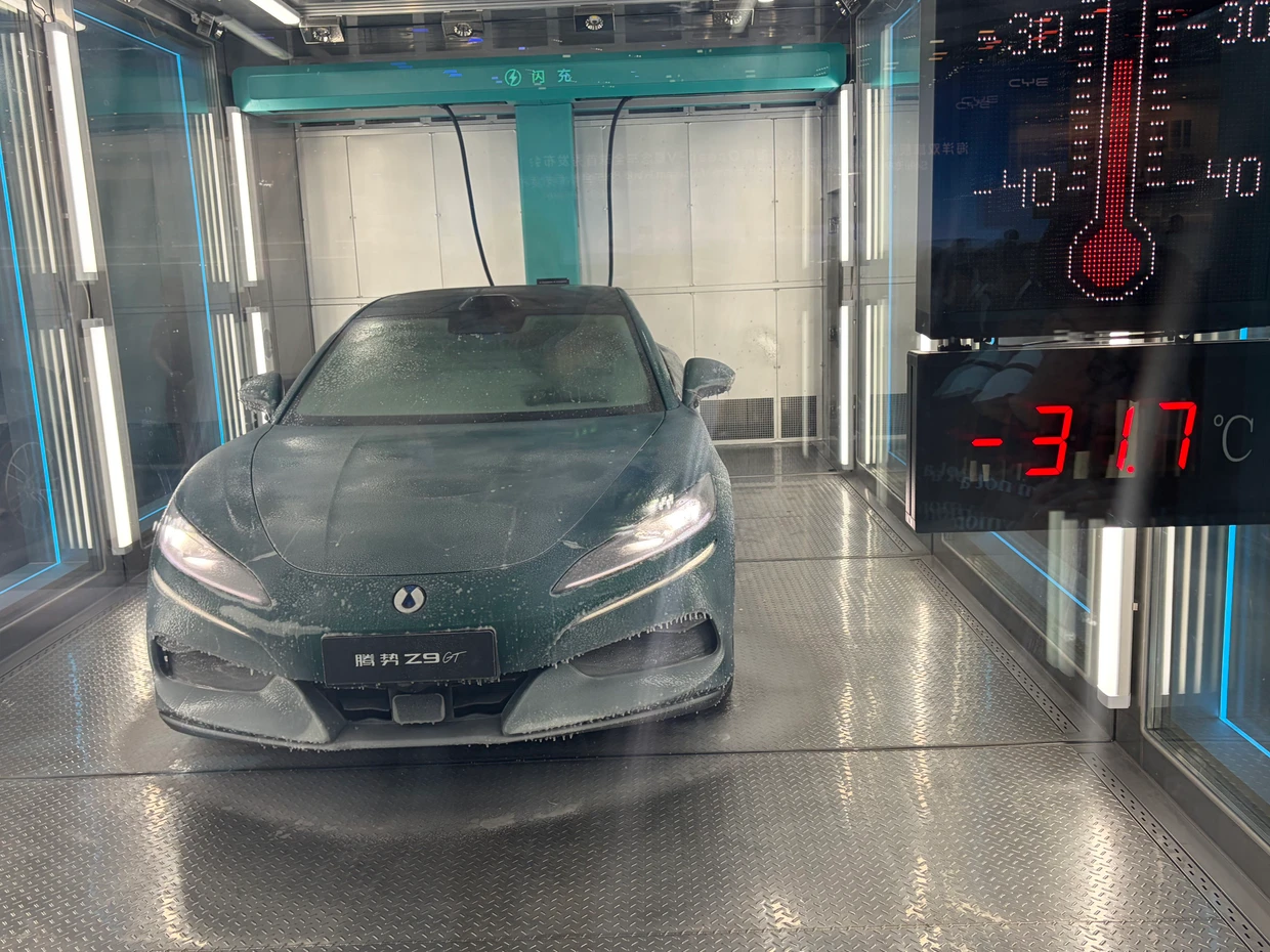 Was zu beweisen war: BYD lädt schnell, sehr schnell. Auch wenn es kalt ist, sehr kalt.