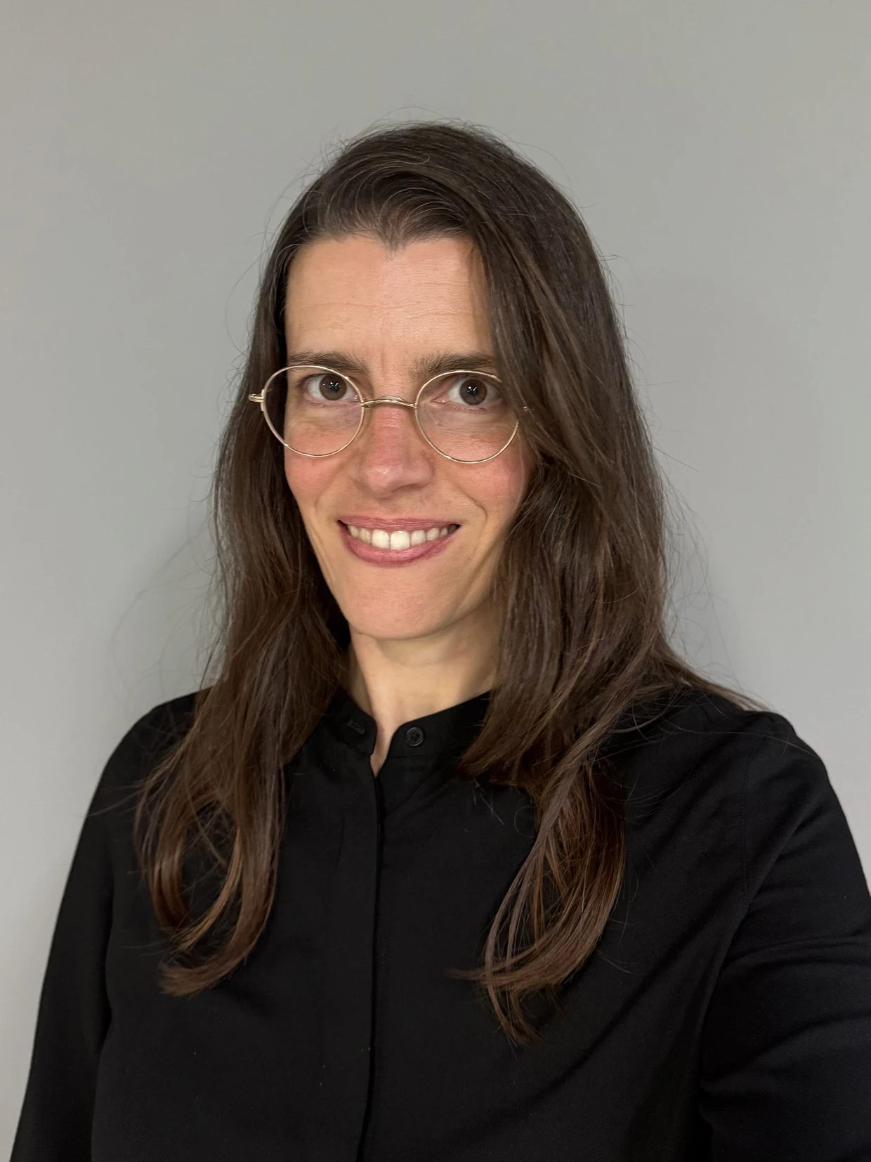 Laetitia Barragué-Zouita restauriert Skulpturen am Centre de Recherche et de Restauration des Musées de France.