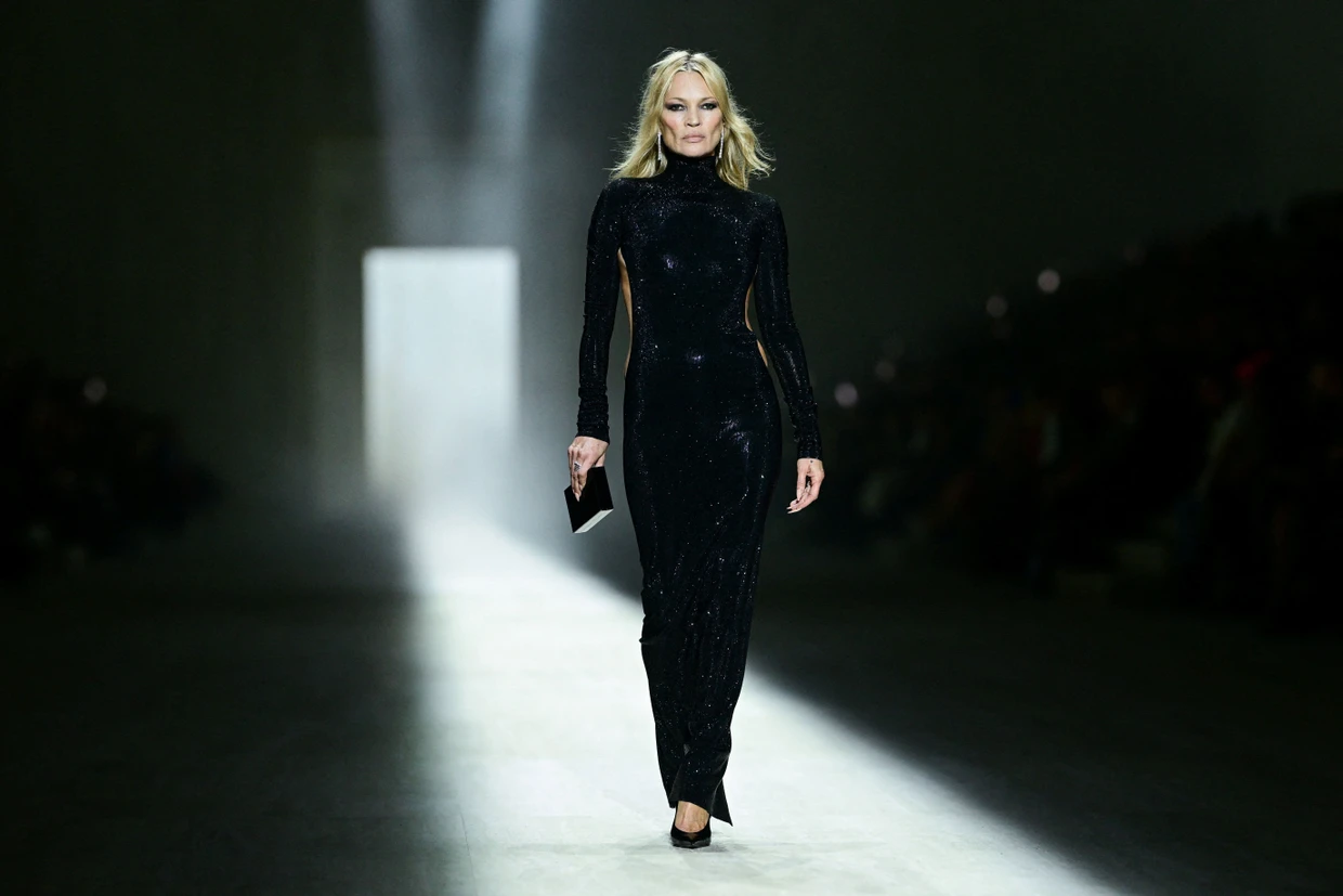 Auch für eine Model-Ikone ist bei dieser Schau gesorgt: Kate Moss