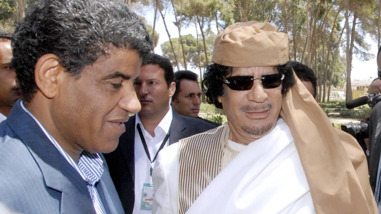 Sanussi (links) mit Libyens ehemaligem Diktator Gaddafi.