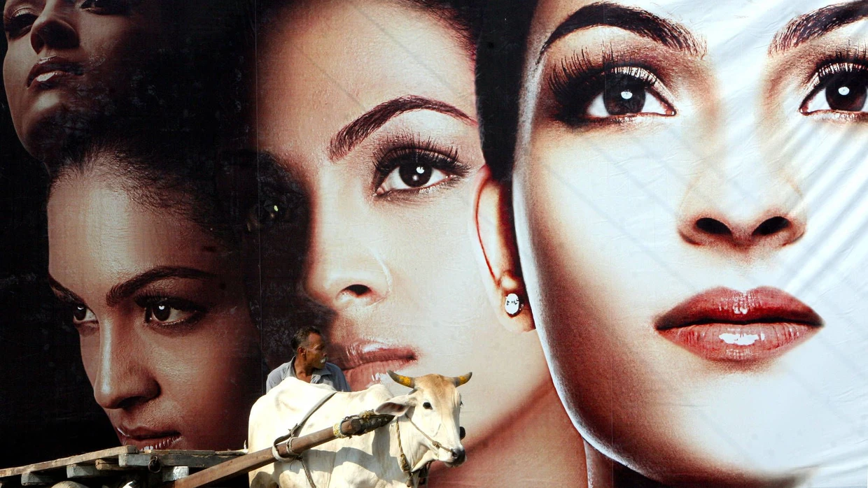 Schneewittchenwahn: ein Werbeplakat für Hautaufhellung in Neu Delhi