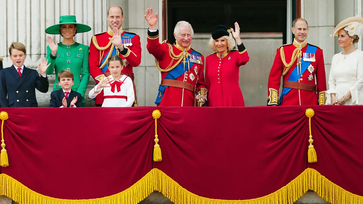 Die königliche Familie – ohne Harry und Meghan – auf dem Balkon des Buckingham Palastes bei der Trooping-the-Colour-Parade am 17. Juni