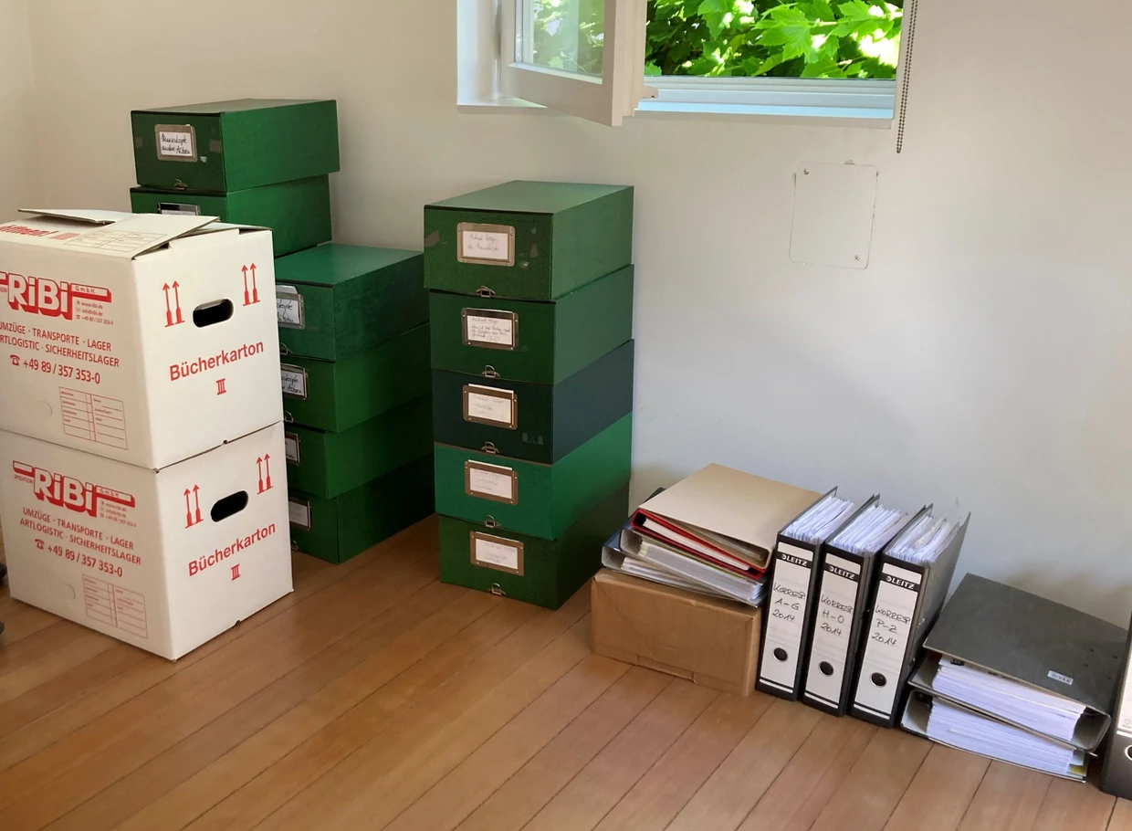 So sah Michael Krügers Büro im Hanser-Verlag am Ende seiner Dienstzeit aus, weil ihm die Archivare aus Marbach beim Aufräumen geholfen hatten.