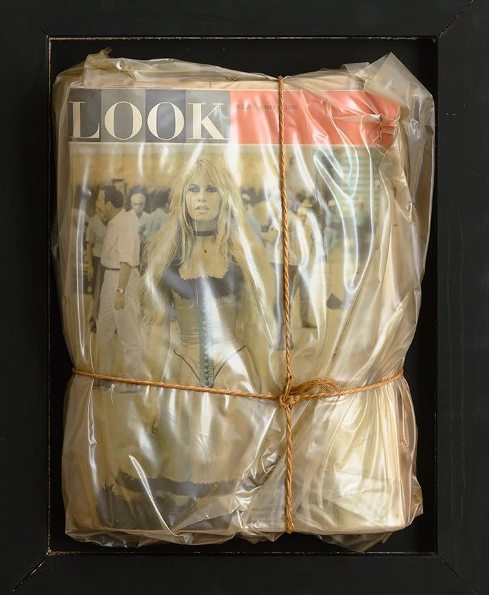 Bei Repetto zu haben: Christos „Look Magazine Empaqueté“  von 1965