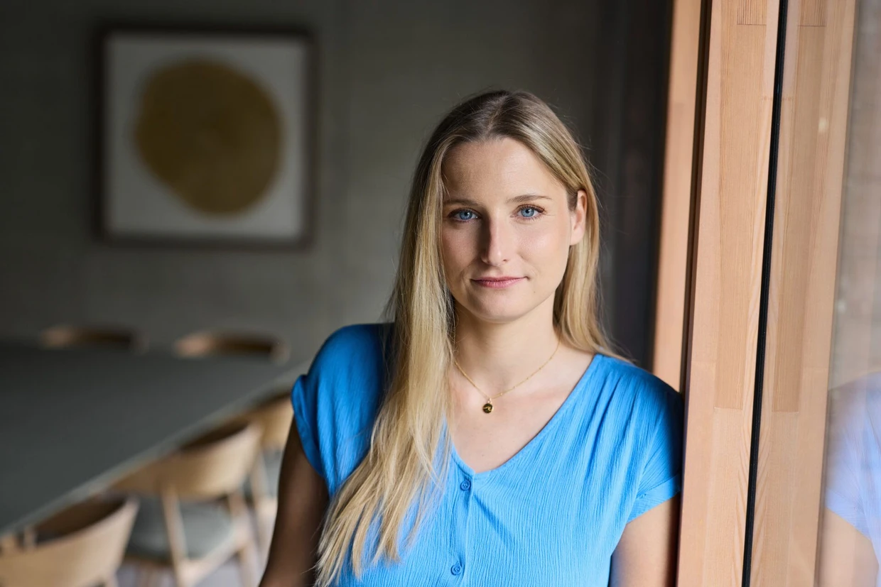 Josephine Ballon ist CEO der Organisation Hate Aid, die sich gegen Gewalt im Internet einsetzt und Betroffenen hilft.