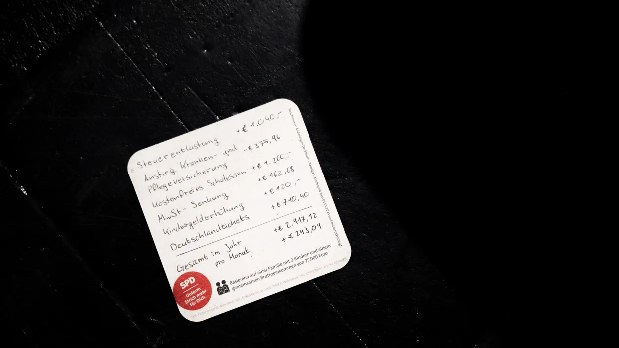 Zum Symbol für eine radikale Vereinfachung des Steuersystems geworden: Der Bierdeckel.