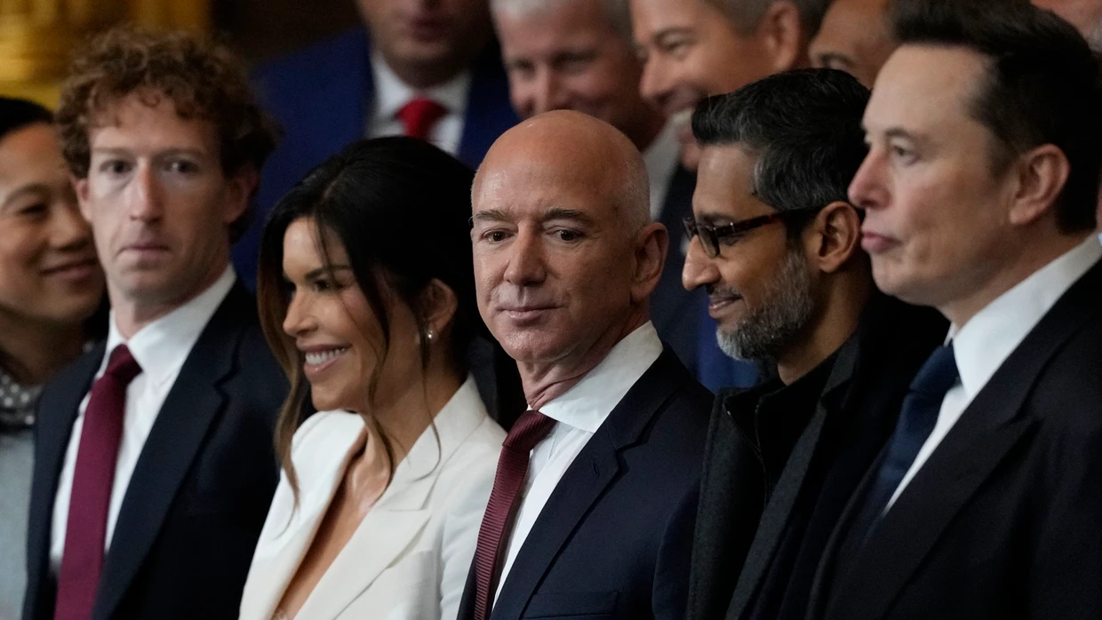 Mark Zuckerberg, Lauren Sanchez, Jeff Bezos, Sunder Pichai und Elon Musk bei der Amtseinführung Donald Trumps in der Rotunde des US-Kapitols
