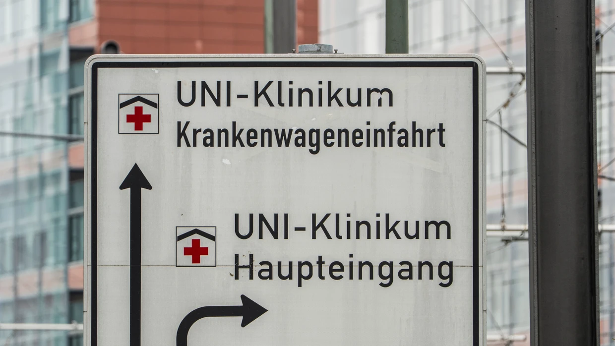 Nach dem Hanta-Virus-Ausbruch auf dem Kreuzfahrtschiff „Hondius“ werden vier deutsche Passagiere in der Sonder-Isoliertransport am Universitätsklinikum Frankfurt behandelt Foto.