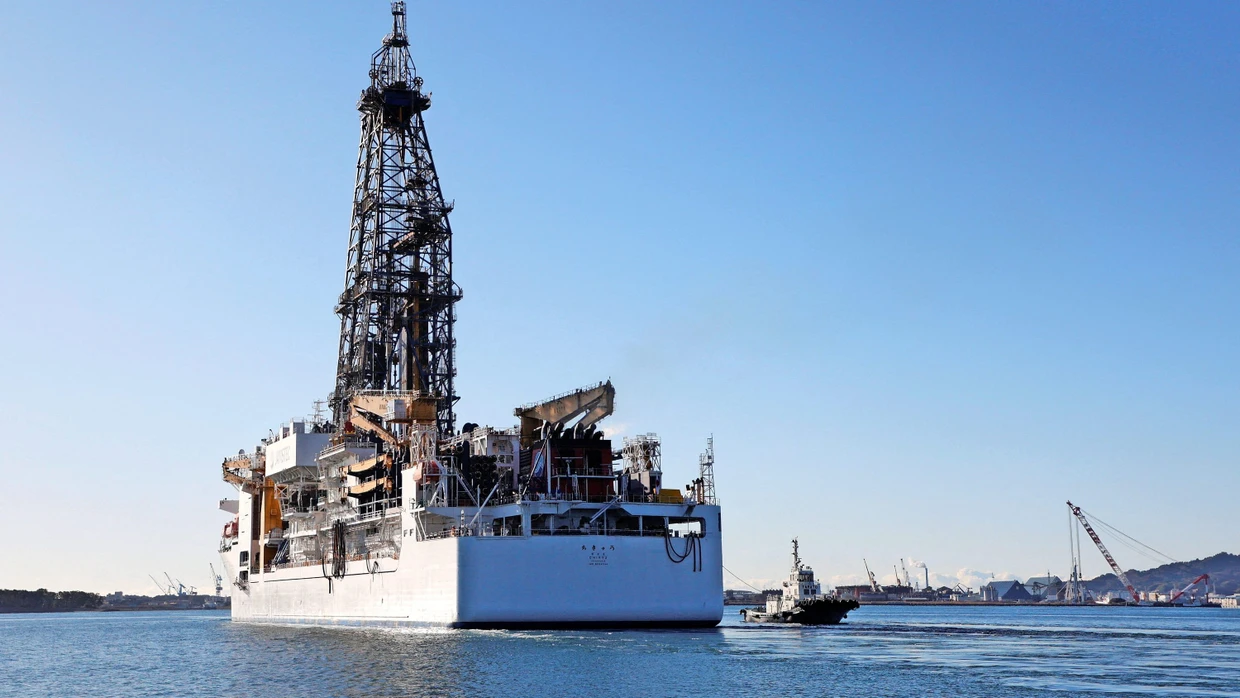 Los geht’s: Das Forschungsschiff Chikyu ist zu einer einmonatigen Expedition zu der Insel Minamitori aufgebrochen.