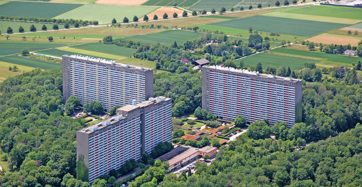 Zusammen in drei Hochhäusern: Die Siedlung Asemwald bietet Aussicht und Platz für 1500 Menschen.