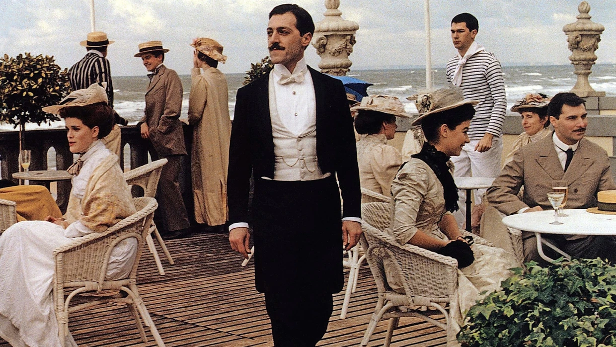 Sozialsolitär: Marcello Mazzarella als Proust  in Raúl Ruiz’ Film „Die wiedergefundene Zeit“ (1999)