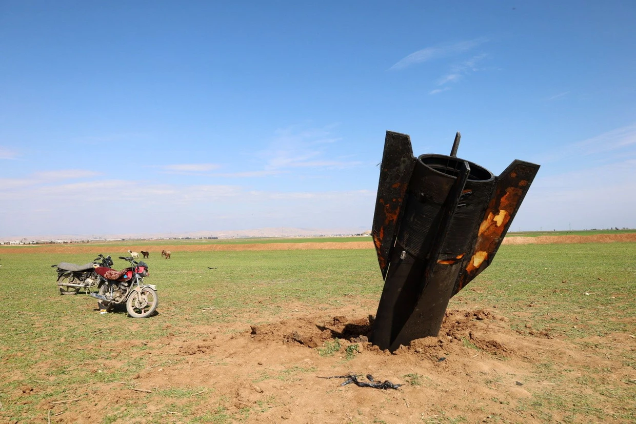 Eine iranische Rakete ist in der Region um Qamishli, Syrien eingeschlagen.