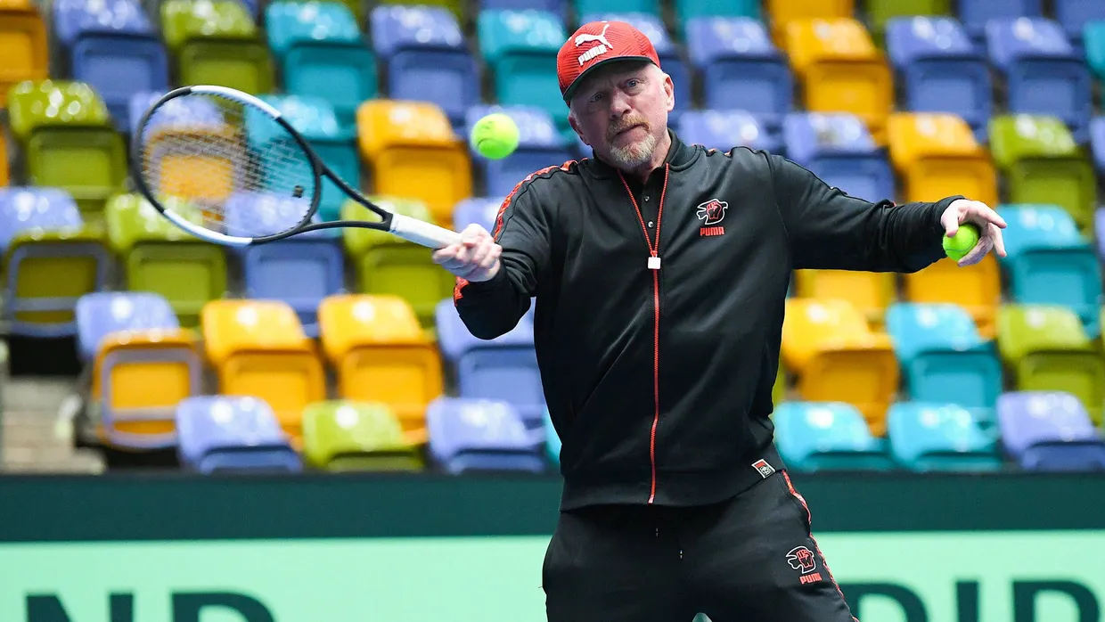 Rückschlag Boris Becker: Die Tennislegende beobachtet den Davis Cup.