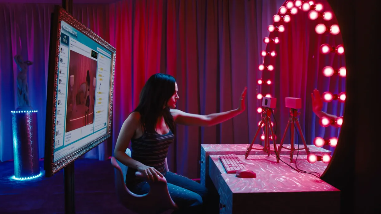 Der Netflix-Film „Cam“ blickt kritisch auf die Arbeitsbedingungen von Online-Camgirls.