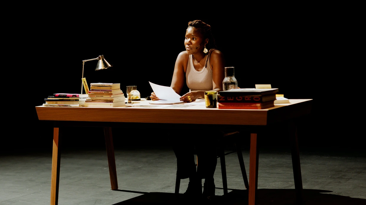 Alice Diop liest aus Robin Coste Lewis’ „Reise der schwarzen Venus“.