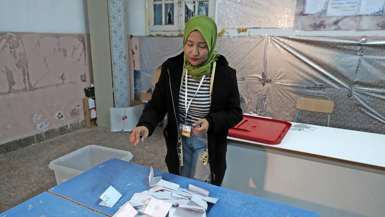 Hatte wenige auszuzählen: eine Wahlhelferin am 24. Dezember in Tunis