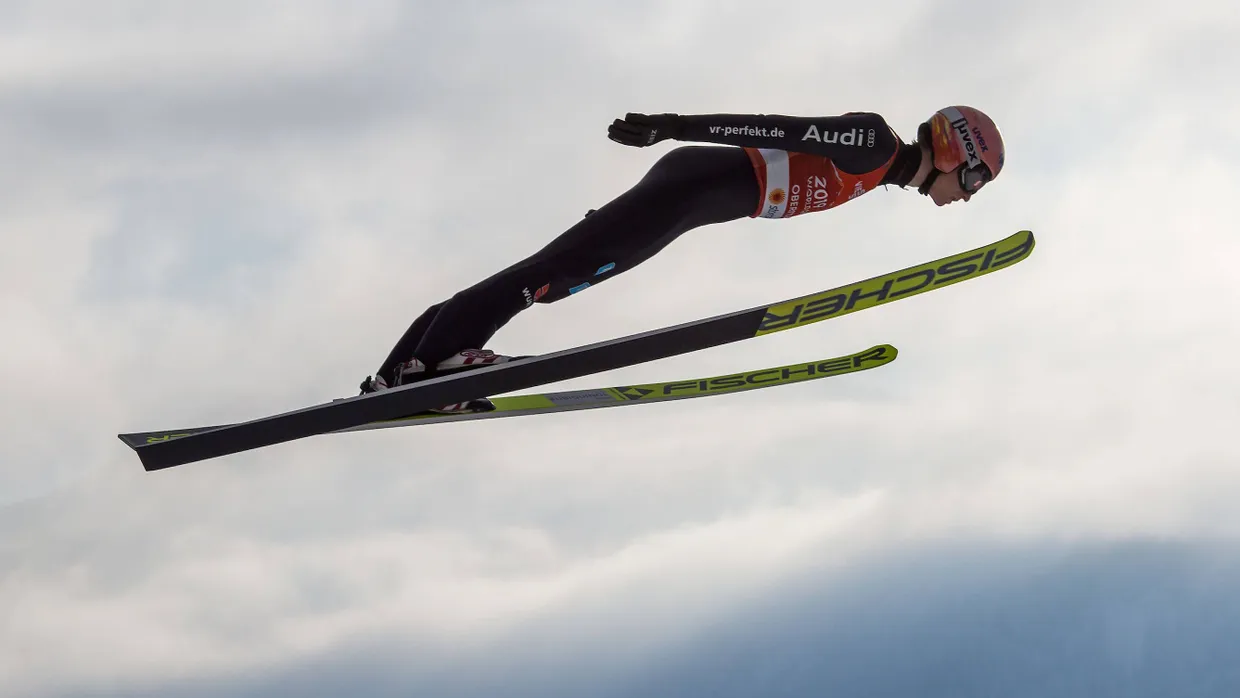 Skispringer Karl Geiger springt allen davon