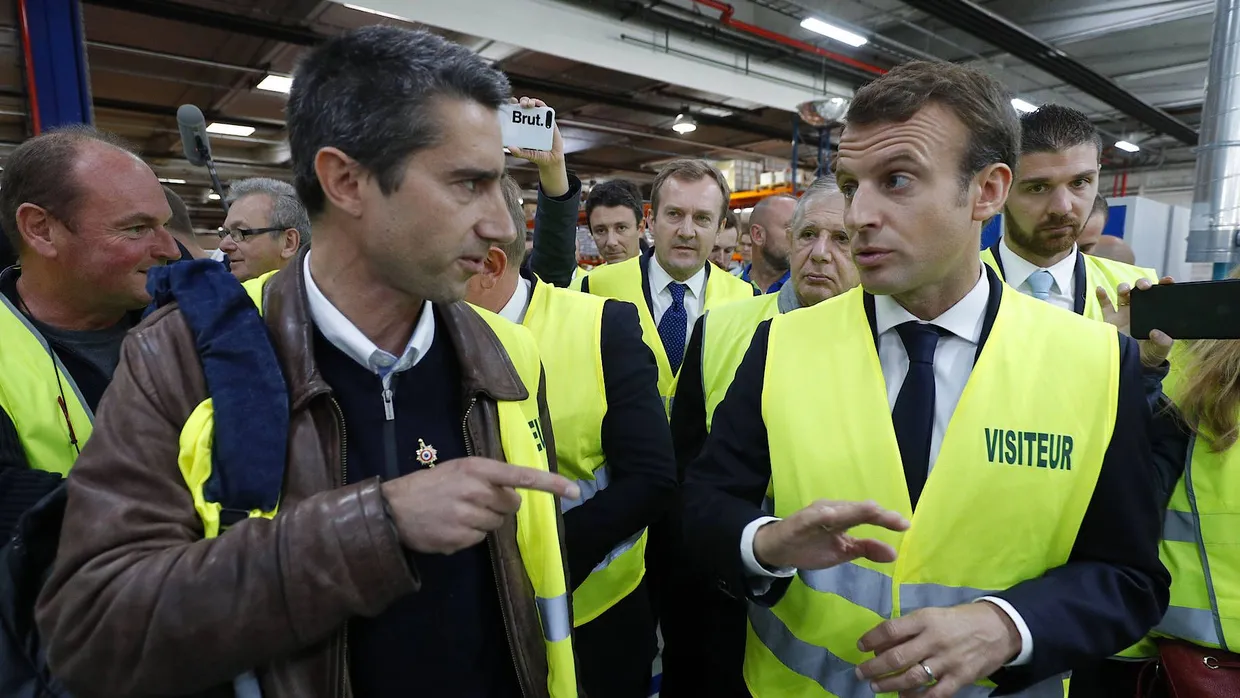 In den französischen Unternehmen schwelen die sozialen Konflikte. Findet Macron (r) antworten?