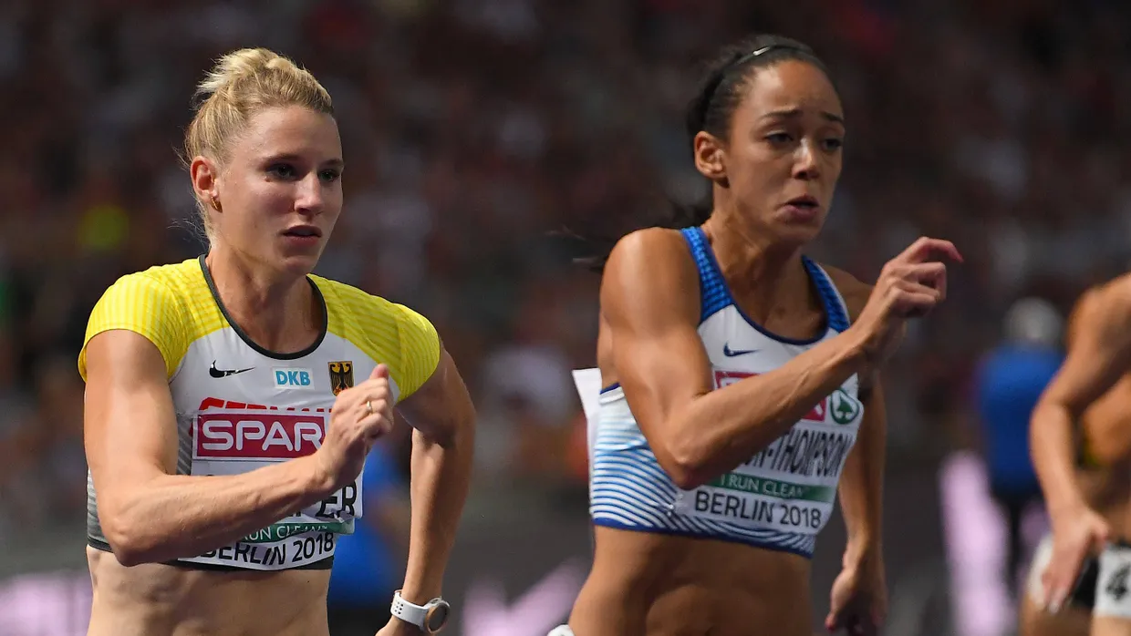 Auf Medaillenjagd im Siebenkampf: Bronzehoffnung Carolin Schäfer (links) und die vor ihr liegende Britin Katarina Johnson-Thompson