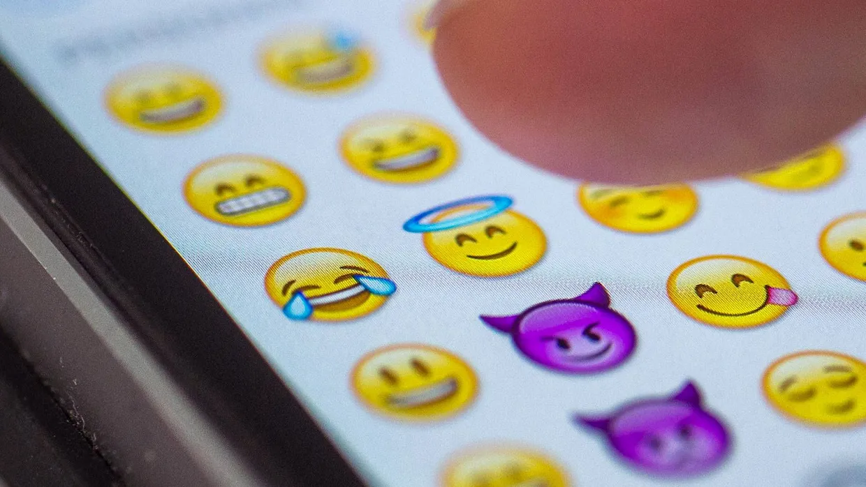 Auf Twitter wurde der Tränen lachende Smiley am häufigsten genutzt.