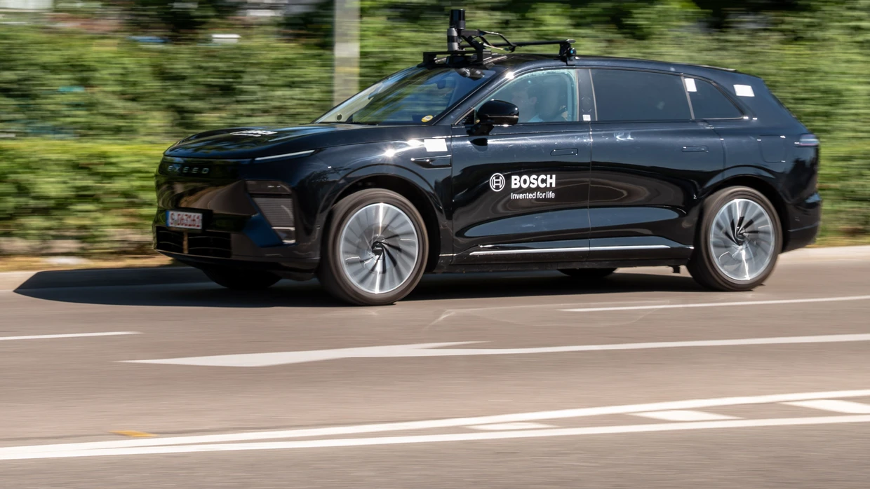 Bosch präsentiert einen Autopiloten mit KI-Software.