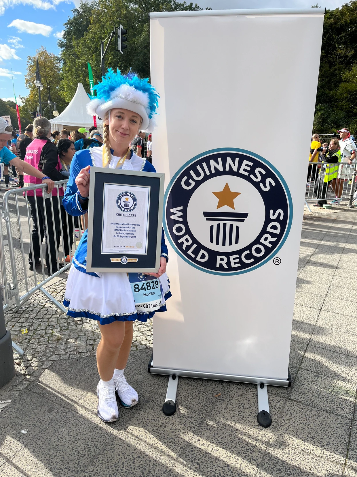 Früher wollte sie es mit langen Haaren ins Guinnessbuch der Rekorde schaffen, heute bricht Monika Tischbierek Rekorde auf der Rennbahn.