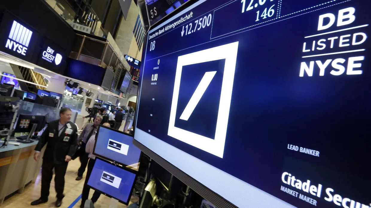 Krisenpapier: das Deutsche-Bank-Logo an der New Yorker Börse