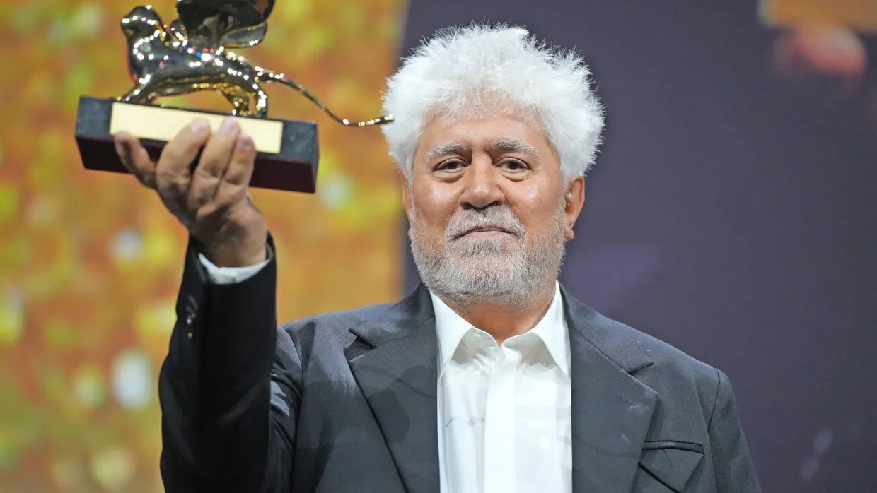 Pedro Almodóvar mit seinem Goldenen Löwen