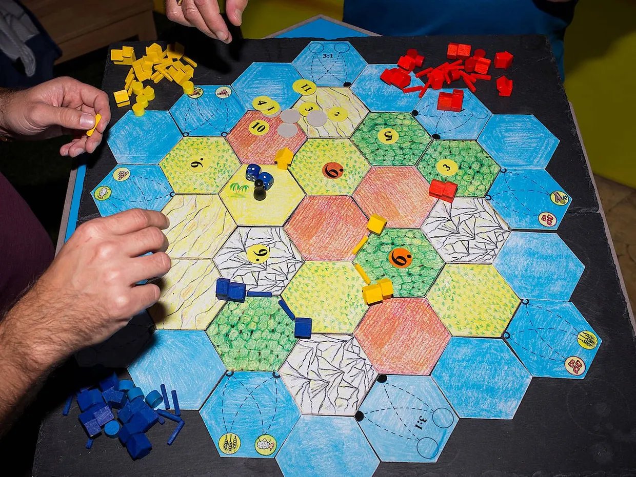 Spielerisch lernen: Die Siedler von Catan erklären einiges über Handel.