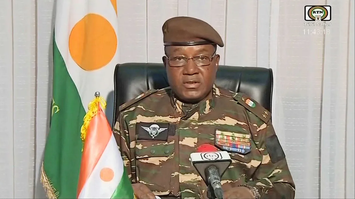 Neuer Anführer: General Omar Tchiani am Freitag im nationalen Fernsehen von Niger