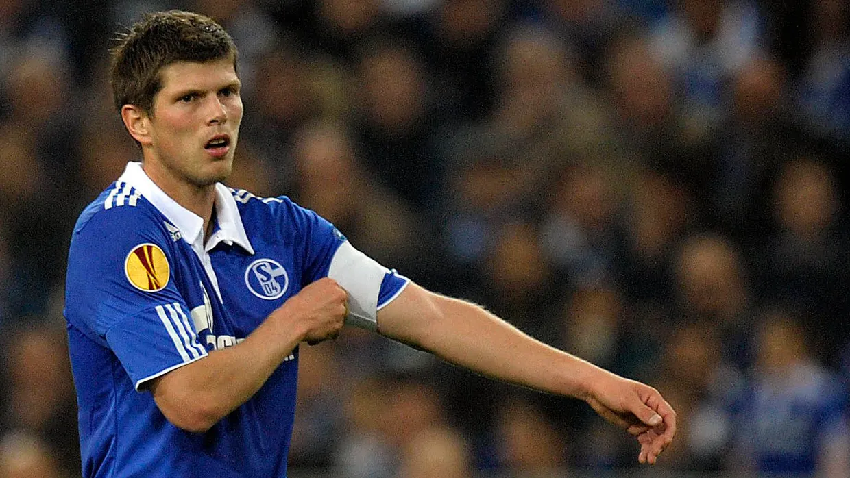 Auch Kapitänsbinde hochkrempeln bringt nichts: Schalke und Klaas-Jan Huntelaar haben gegen Larnaka unerwartet Schwierigkeiten