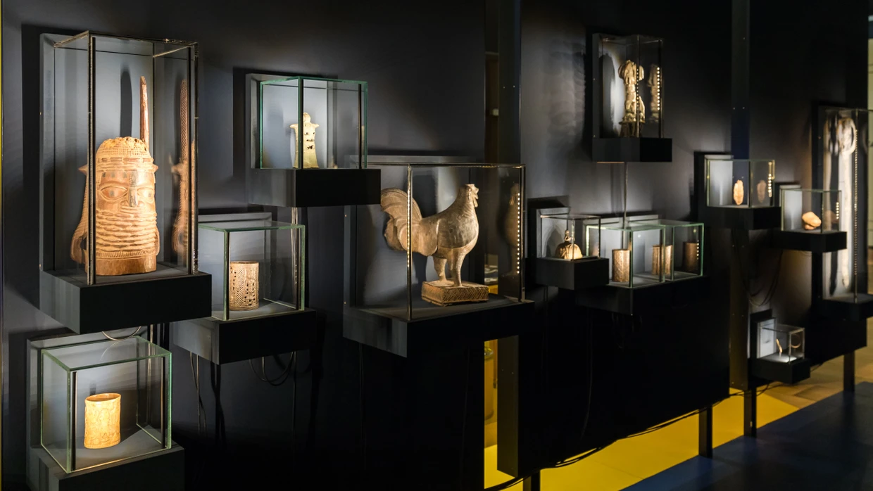 Sollte man um den bevorstehenden Verlust trauern oder wegen des ursprünglichen Erwerbs? Die Ausstellung des Kölner Bestands an Hofkunst des Königreichs Benin inszenierte die Ambivalenz melancholischer Routine.