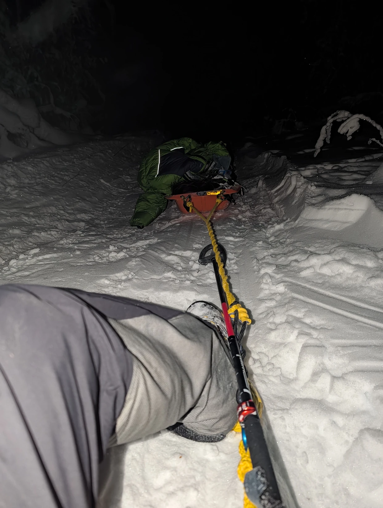 Die Kälte und Einsamkeit überstehen: Die Herausforderung ist Nachts besonders hoch.