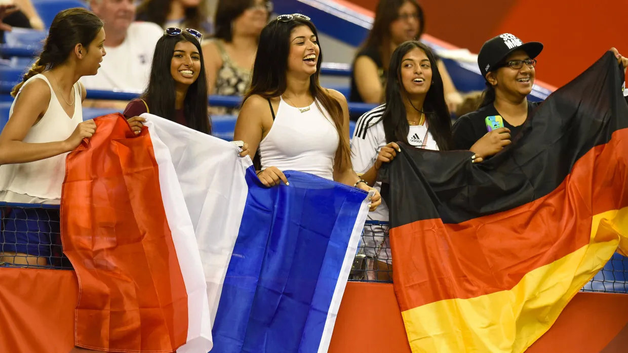 Nicht immer stehen Frankreich und Deutschland so friedlich nebeneinander, wie bei der Frauenfußball-WM. Über den Nachbarn werden auch schlechte Worte laut.