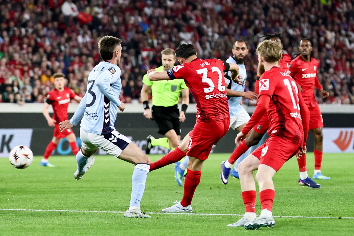 Unhaltbar: Vincenzo Grifo bringt den SC Freiburg gegen Celta Vigo in Führung.