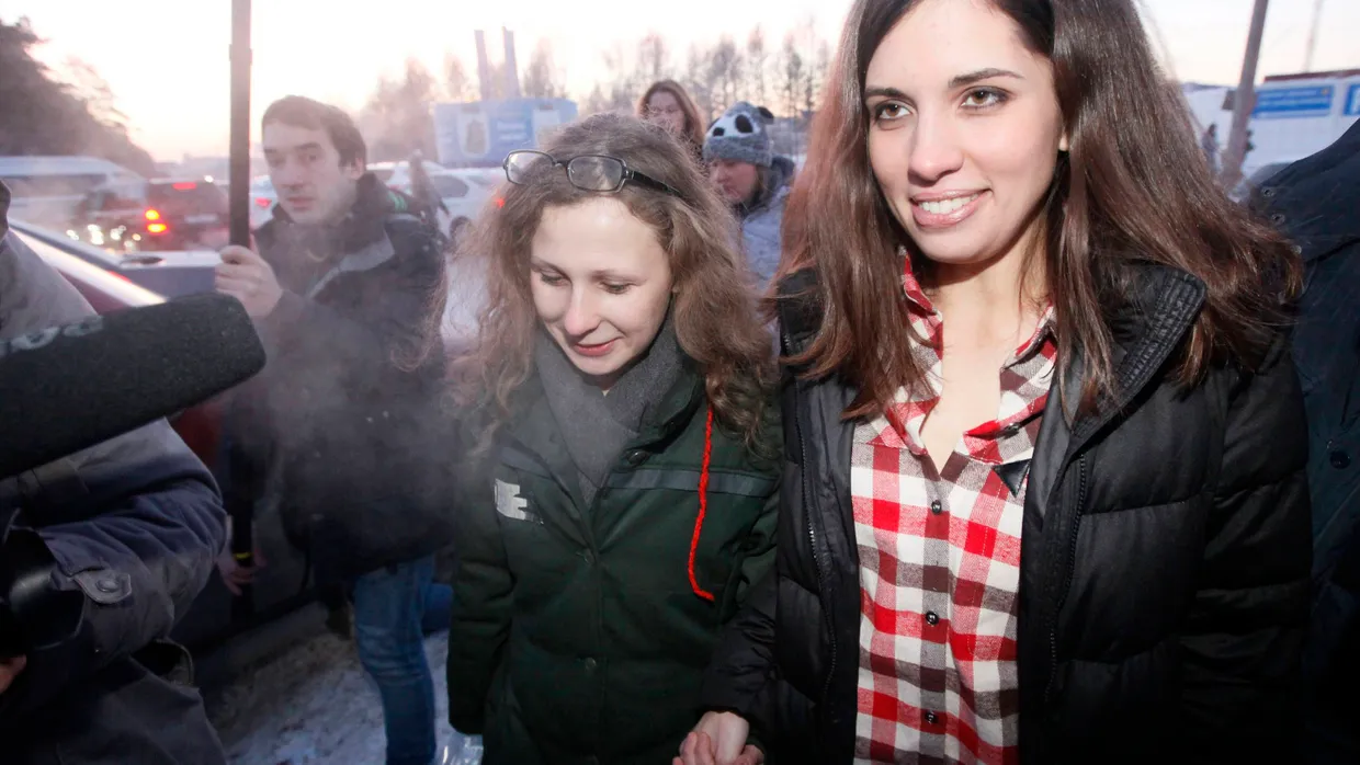 Nach zwei Jahren wieder vereint: Nadeschda Tolokonnikova (r.) und Maria Alyokhina von Pussy Riot