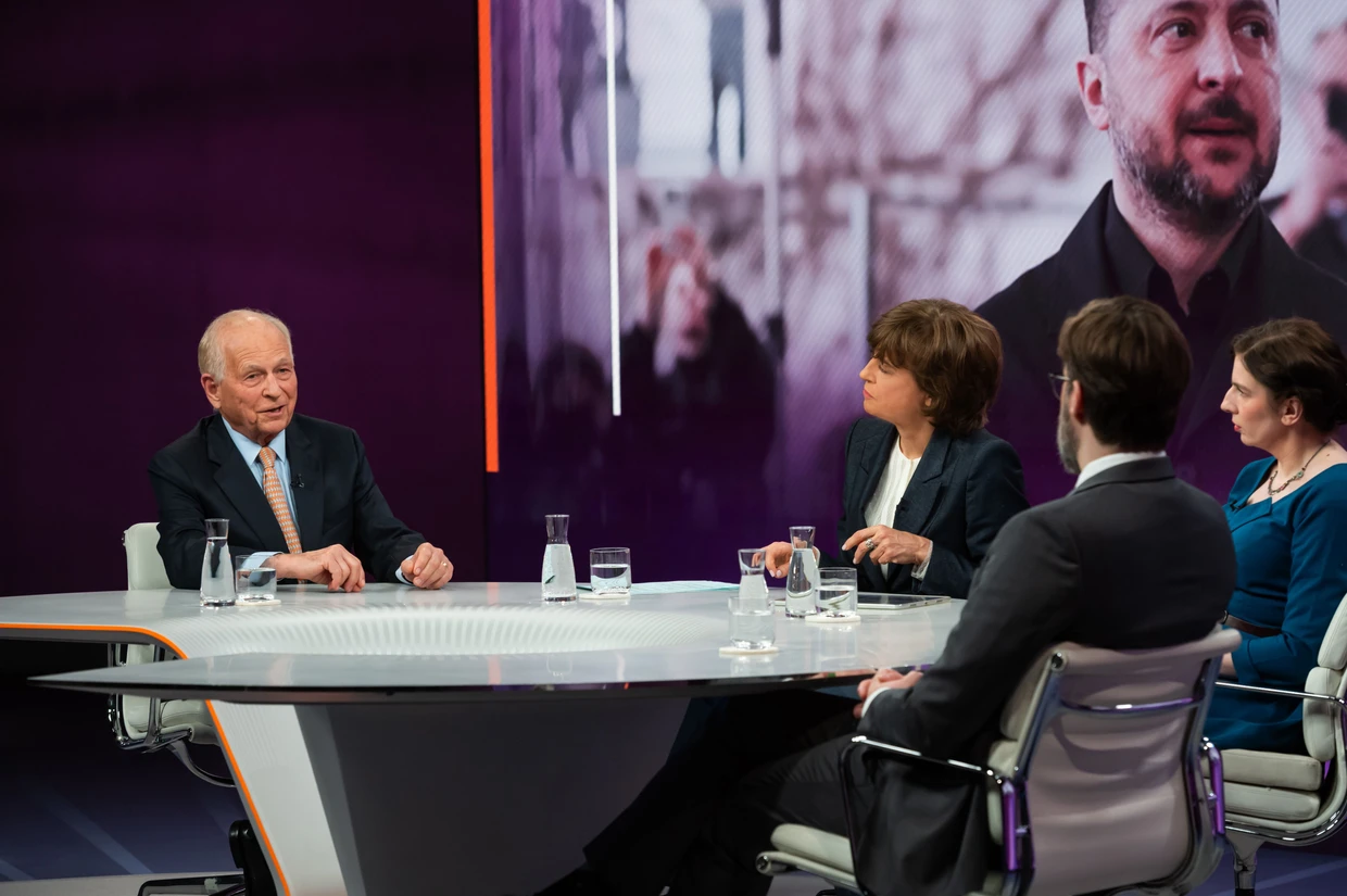 Wolfgang Ischinger, Maybrit Illner, Frank Sauer und Marina Weisband in der Diskussion.
