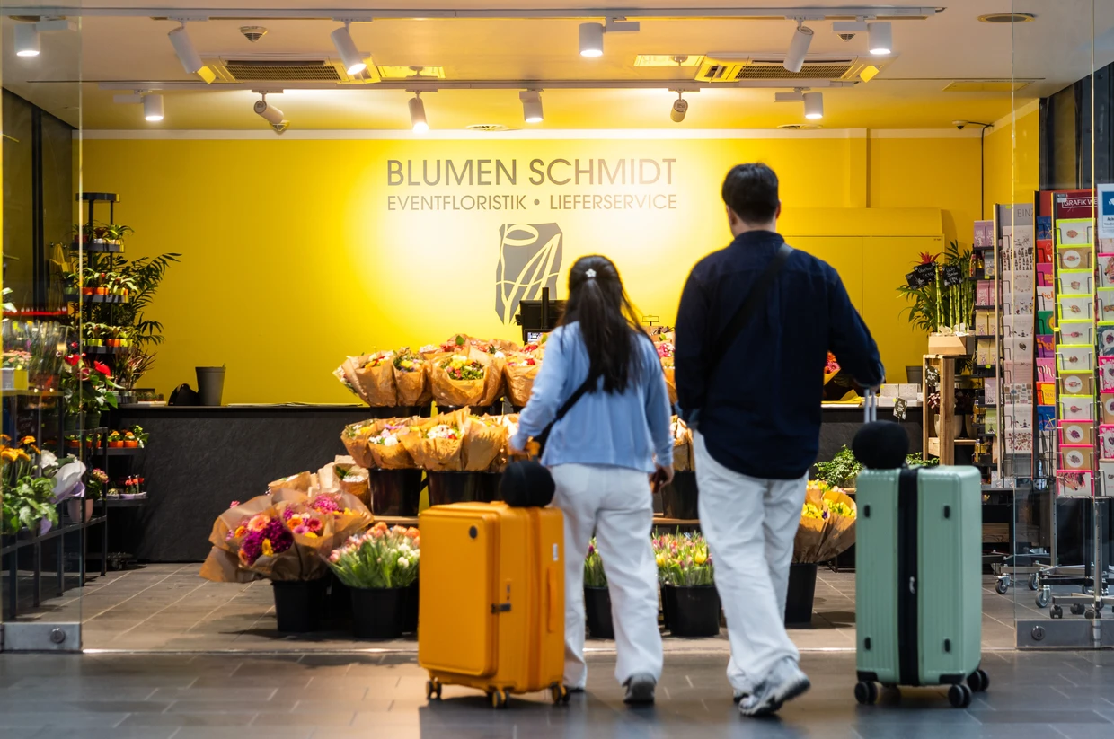 Blumen statt Brötchen: die Verkaufsfläche von Blumen Schmidt in der Bahnhofshalle