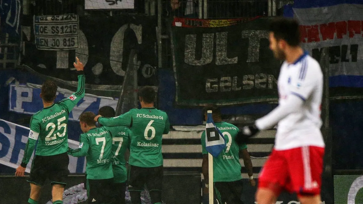 Zuschauen tut weh: Die Schalker feiern im Hamburger Angesicht