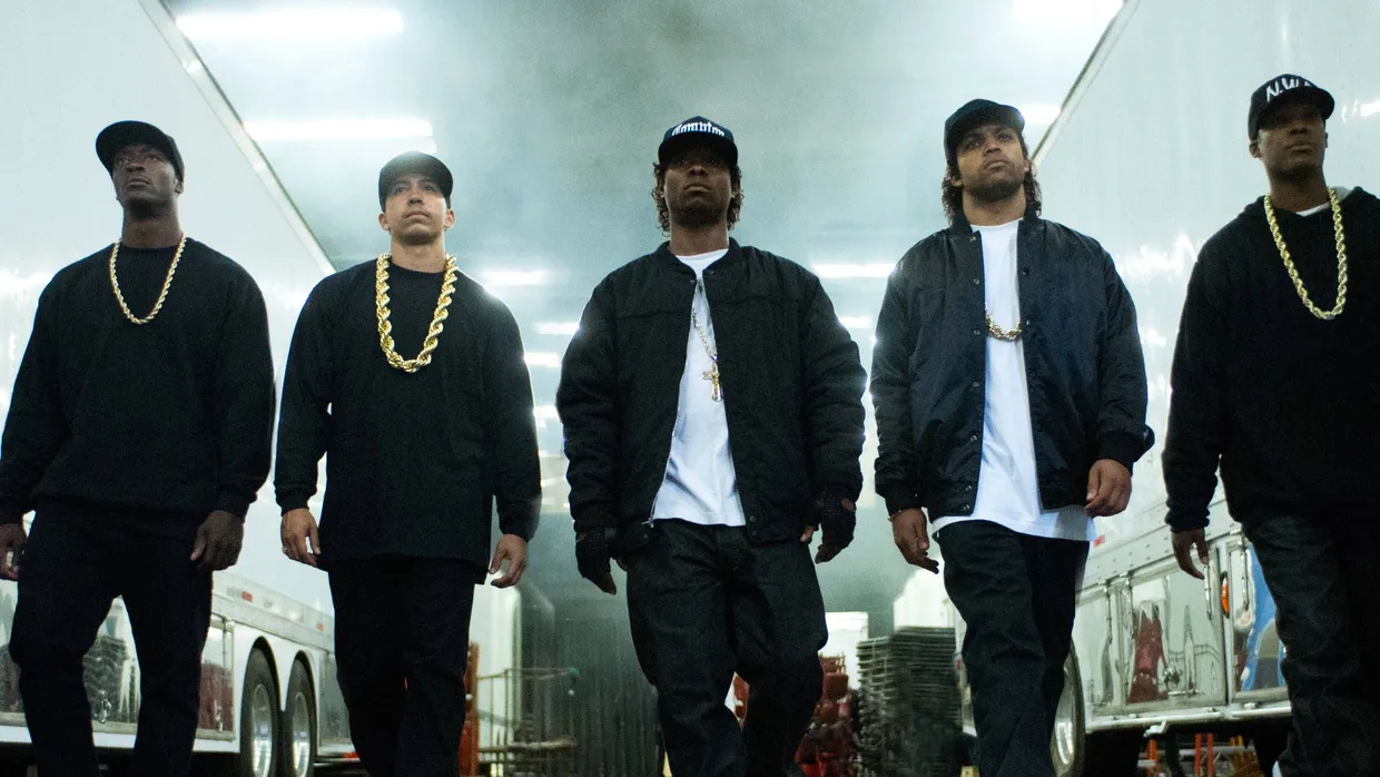 Die fettesten Goldketten, die sie finden konnten: Szene aus „Straight outta Compton“