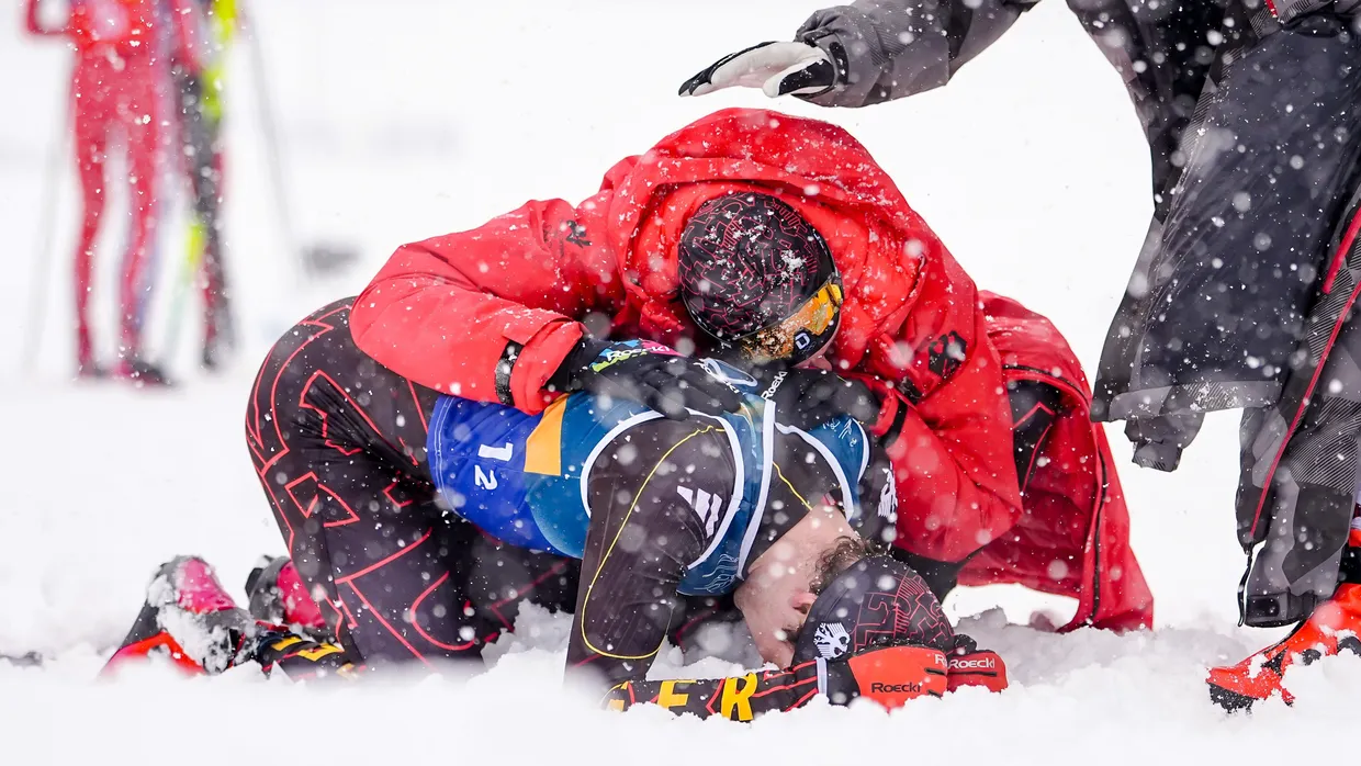 Tief enttäuscht im Tiefschnee: Vinzenz Geiger und Johannes Rydzek nach der verpassten Medaillenchance