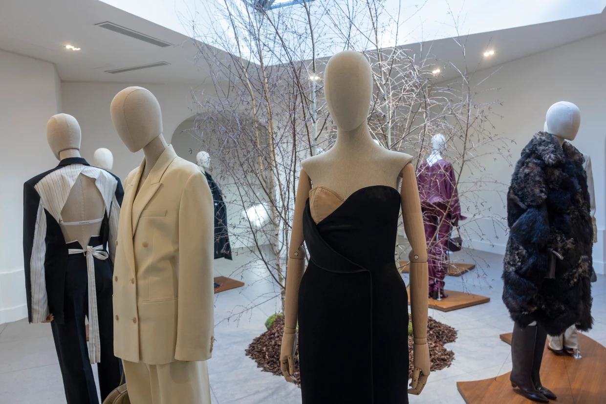 Aus New York zu Gast: Calvin Klein präsentiert die Herbstmode an Puppen.