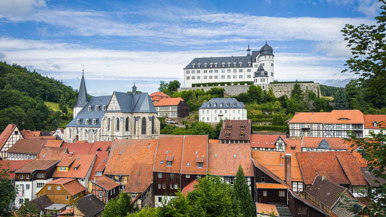 Schloss Stolberg über der gleichnamigen Stadt im Harz. Dort blieb das Kontrafagott zurück, als die Fürstenfamilie im Juli 1945 vor der Roten Armee floh.