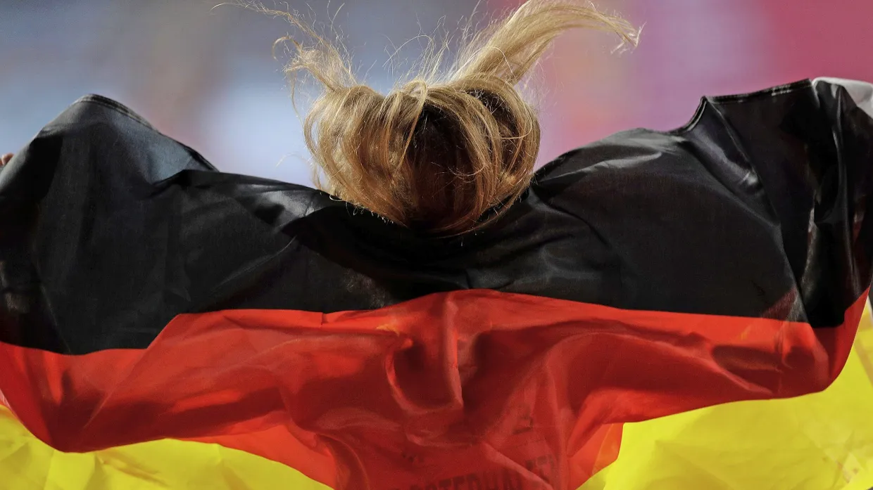„Was würden Sie die Läuferin Konstanze Klosterhalfen fragen?“ Bei der WM in Doha vor drei Jahren.