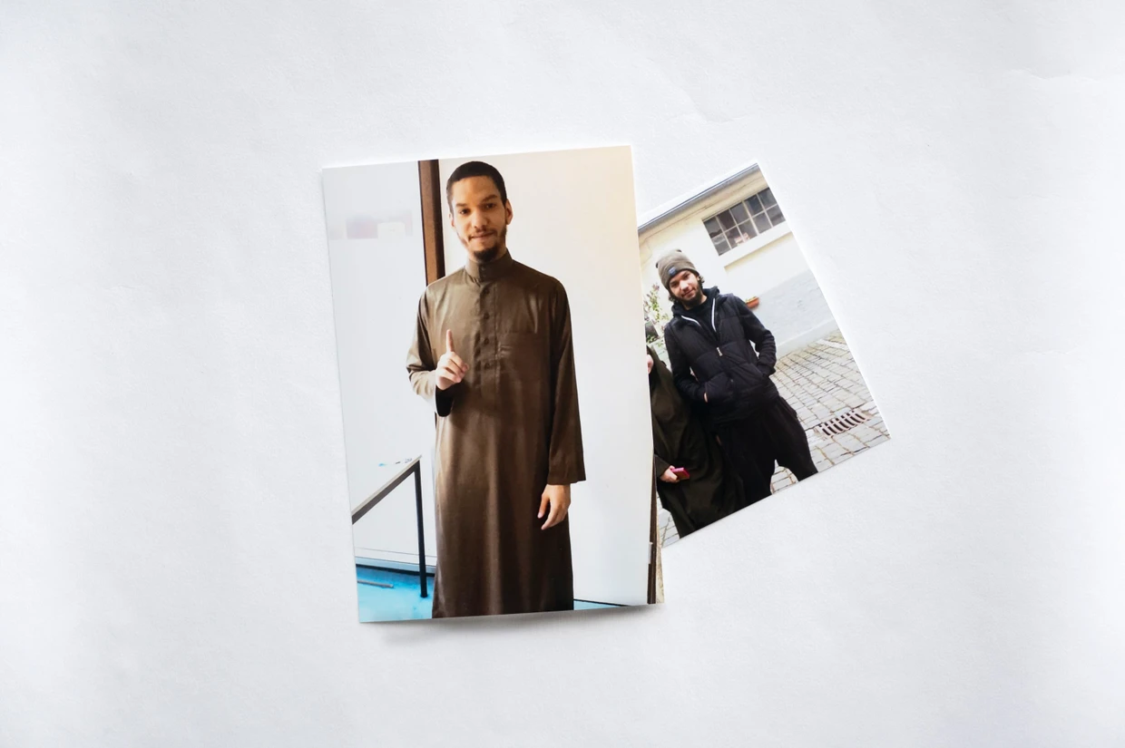 Adrian Torres während seines ersten Ramadanfestes in der Moschee und mit Ehefrau