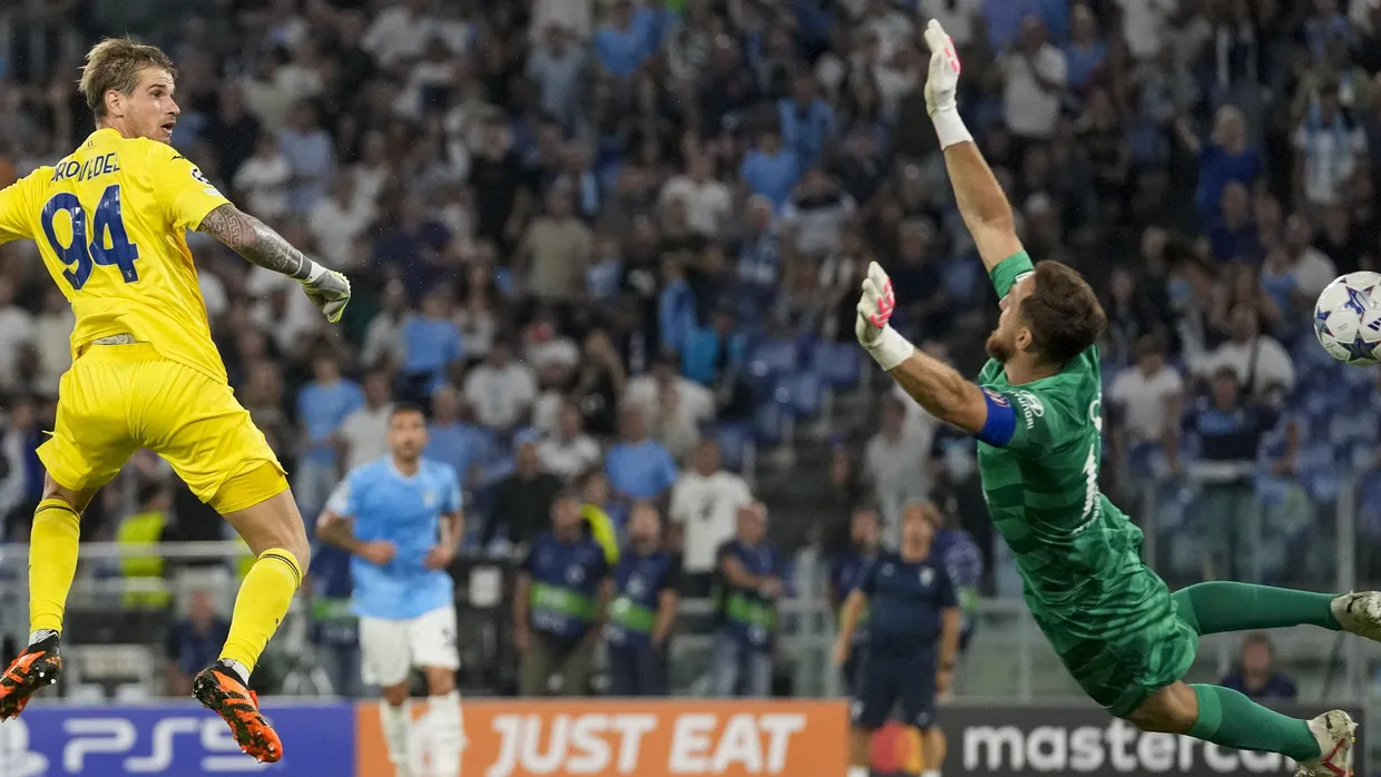 Der geht rein: Lazio-Torwart Ivan Provedel erzielt per Kopf den Ausgleich gegen Atlético Madrid.