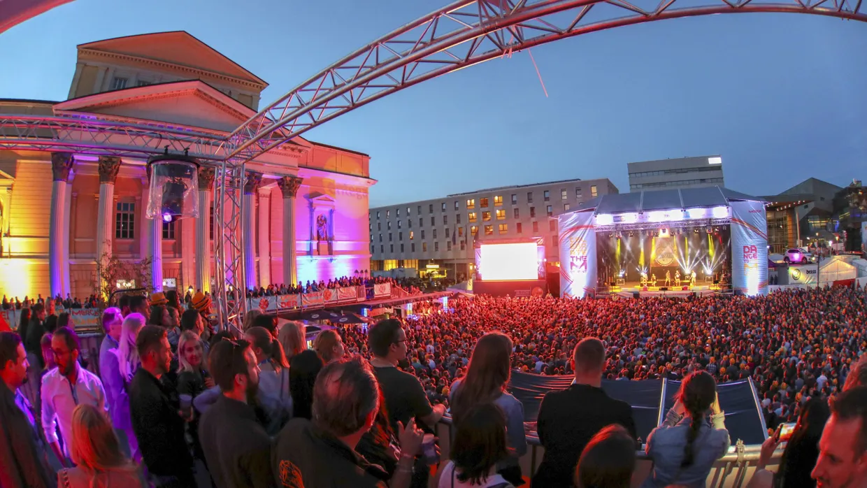 Das Schlossgrabenfest in Darmstadt lockt stets die Massen: Gute Stimmung wird auch in diesem Jahr wieder erwartet.