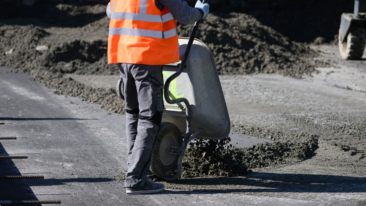 Der Mann verstarb noch an der Unfallstelle. (Symbolbild)
