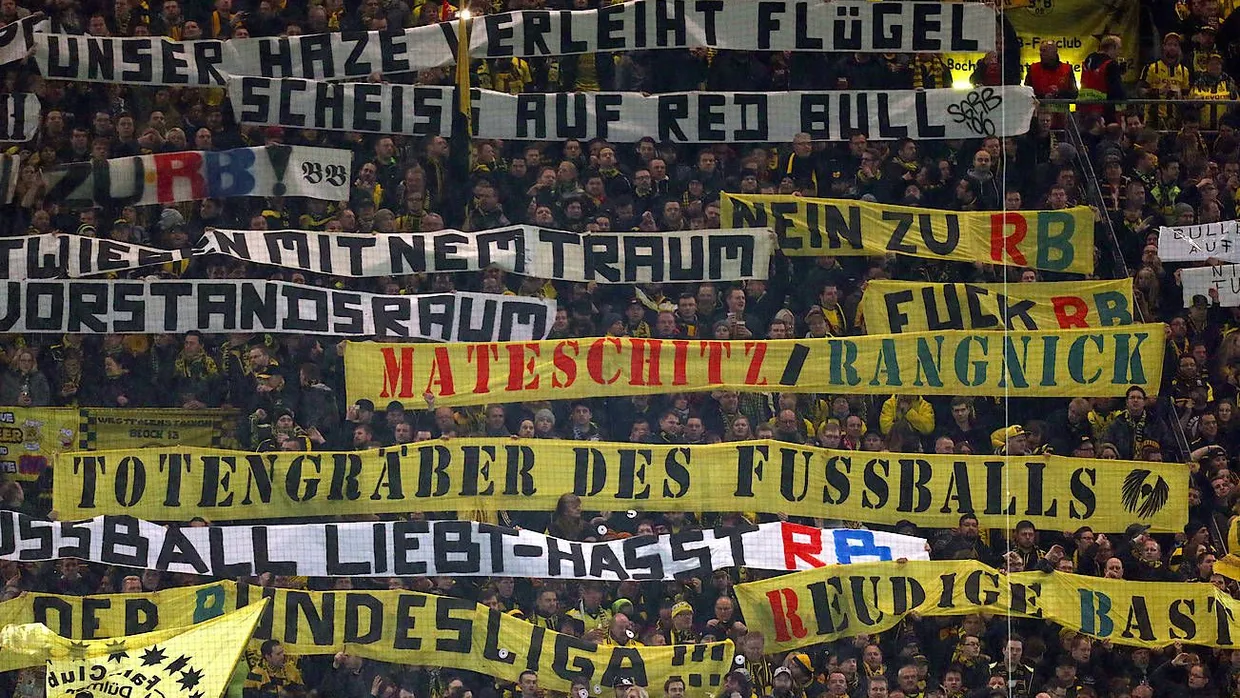 Am vergangenen Samstag waren geschmacklose Plakate in Dortmund gegen RB Leipzig zu lesen.