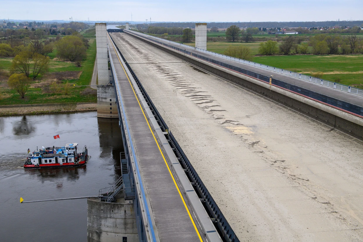 Europas größte Kanalbrücke bei Magdeburg wurde 2025 für eine turnusmäßige Wartung trocken gelegt.